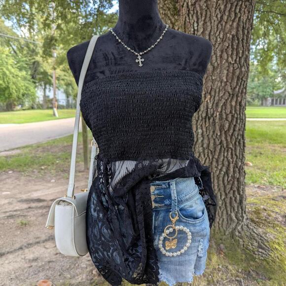 Black lace plus size top - Picture 1 of 5